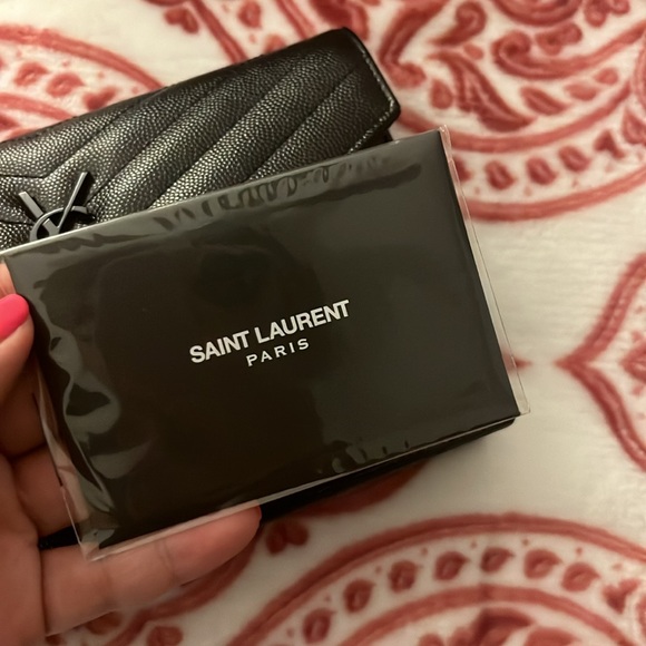 YSL Monogram Small Wallet on Chain in Grained Leather - Picture 6 of 9